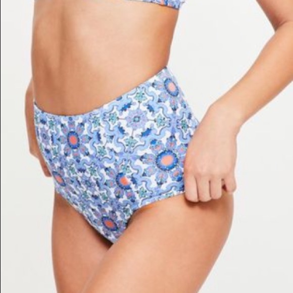 🔥Missguided High Waisted bikini Bottom! 👙